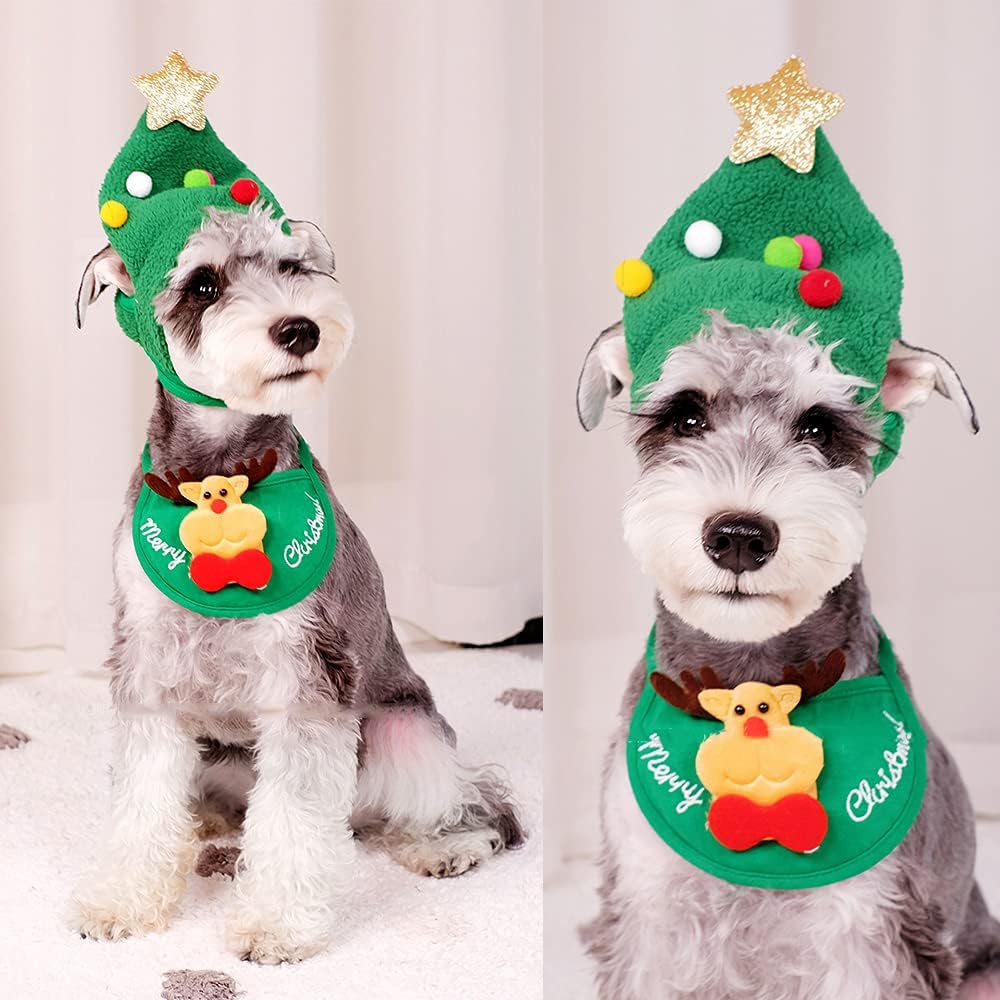 Adorable bonnet à pompon en forme de sapin de Noël